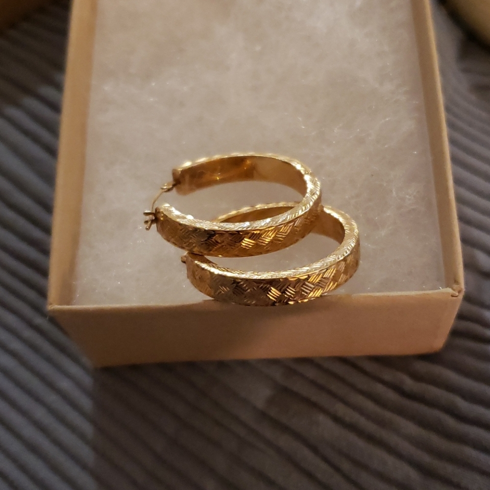 10k YG Hoop Earrings